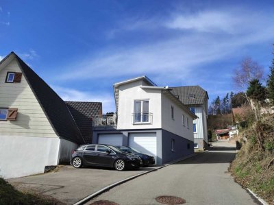 Exklusive 1-Zimmer-EG-Wohnung mit gehobener Innenausstattung mit Balkon und Einbauküche in Glatten