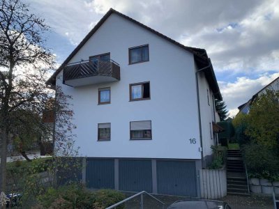 3-Zimmer-Wohnung mit neuwertiger Einbauküche und Garage