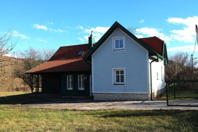 TOP-SANIERT - Entzückendes Einfamilienhaus im Grünland mit 1804 m² großem Grundstück und Nähe zum Pferdegestüt