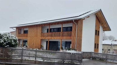 Neuwertige 3-Zimmer-Wohnung im Energiesparhaus mit Balkon und Einbauküche in Kirchweidach