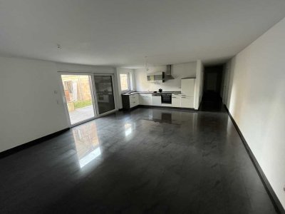 Moderne , großzügige 3-Zi-Wohnung - frei