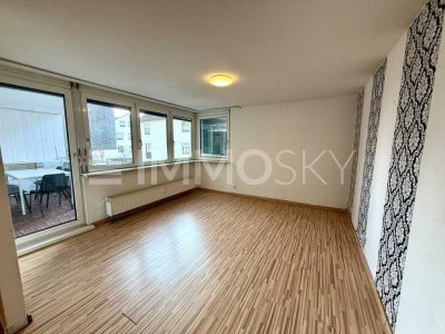 Sofort bezugsfreie 2,5-Zimmer-Wohnung mit Balkon, TG-Platz und Aufzug