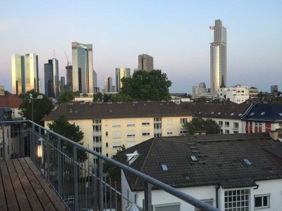 Außergewöhnliche, stilvoll möblierte Penthouse-Wohnung mit Skyline-Blick in Top-Lage im Westend