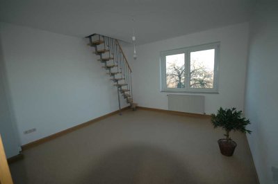 Modernisierte Maisonette-Wohnung mit dreieinhalb Zimmern in Bochum Linden mit Blick auf das Neveltal