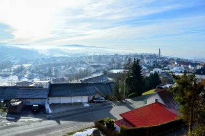 Erstbezug nach Renovierung: 3-Zi.-Whg. mit Südost-Loggia