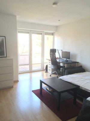 Helles, zentrales Apartment mit EBK und Balkon nahe dem Haslang Park