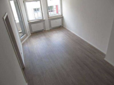 Schöne, helle, komplett sanierte 2-Zimmer Wohnung in guter Nürnberger Zerzabelshofer-Lage