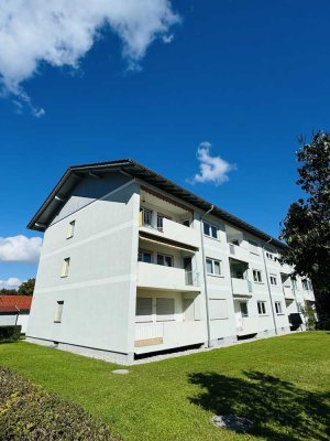 Schöne 3 Zimmer Hochparterre Wohnung mit sonnigen Südbalkon und EBK