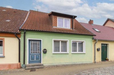 Schöne Perspektiven am Peenestrom: Reihenhausflair in Lassan mit Blick auf Usedom