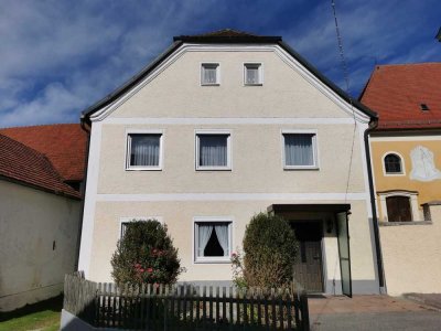 Markt Eichendorf: Historisches Einfamilienhaus m. großer Scheune in ruhiger Wohnlage!