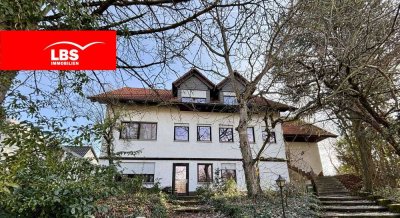 ** Sehr großes, weitläufiges und individuell geplantes EFH mit Wohnrecht und Einliegerwohnung **