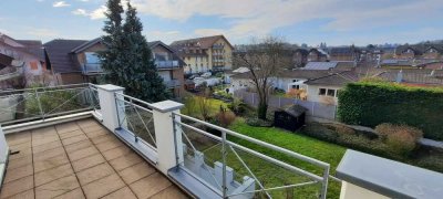 helle und moderne 2 Zimmer DG-Wohnung mit großen Sonnenbalkon