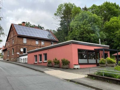 Mit einzigartigem Wohnflair:
Mehrparteienhaus 
und Scheunengebäude