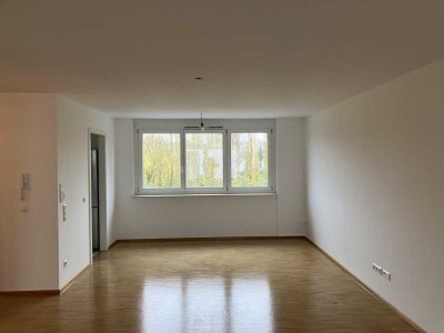 Gepflegte 3,5-Zimmer-Wohnung, frei, EBK, TG, Parkett, gute Lage