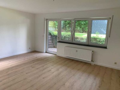 Stilvolle 2-Zimmer-Souterrain-Wohnung mit Terasse in Niederkassel