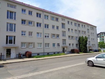 **Familienfreundliche 3-Raumwohnung mit sonnigen Balkon**