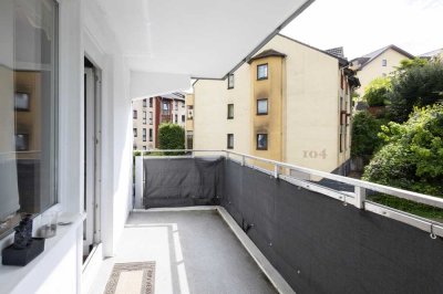 Leverkusen-Lützenkirchen: Sanierte und barrierefreie 2-Zimmer-Wohnung mit TG-Stellpl. + West-Balkon