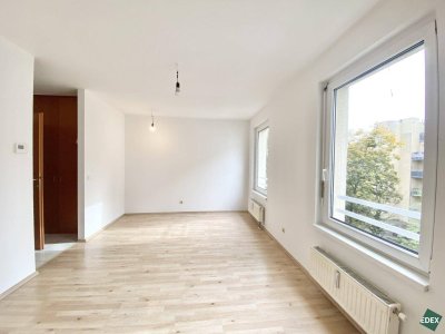 Grünruhelage: Ideale Single-Wohnung mit neuer Küchenzeile und Balkon nähe Augarten