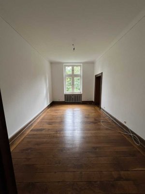 Wohnen im Schloss! Großzügige 5,5 Zimmer Traumwohnung mit Balkon