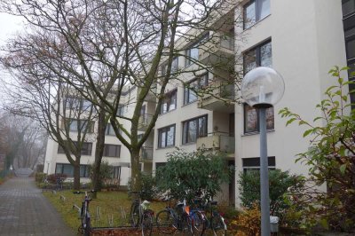 Helle, geräumige, ruhige 3 Zimmer Erdgeschosswohnung "Forstenried"