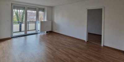 Zentrale und helle 3-Raum-Wohnung mit Balkon in Weinböhla