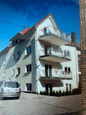 Sehr schöne 3 ZKB Wohnung mit Balkon in ruhiger Waldrandlage