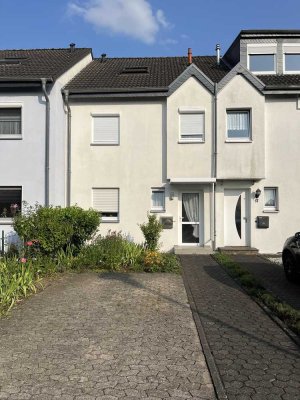 Reihenmittelhaus mit Garten, Stellplatz und Garage