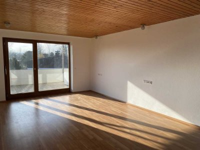 WG: Schön wohnen im Referendarariat: Noch 1 Zimmer frei (mit Balkon/Garten) in großz.+sonniger Whg