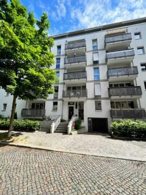 WUNDERBARE 4-Zimmerwohnung mit Balkon in zentraler Lage