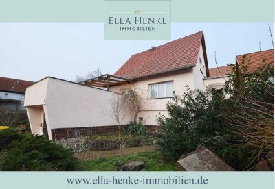 Gemütliches, freistehendes Einfamilienhaus mit Keller + Garage.