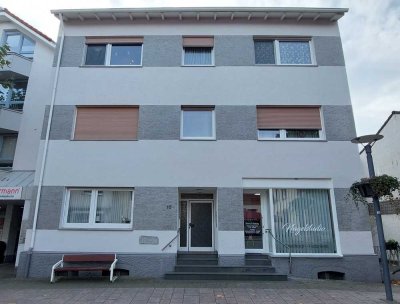 Modernisierte 3-Zimmer-Wohnung mit Balkon in Bad Lippspringe