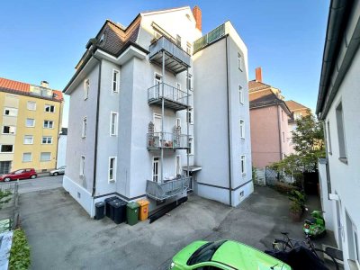 GERÄUMIGE, GUT GESCHNITTENE 2,5 ZIMMER-WOHNUNG MIT GROßEM BALKON IN PRAKTISCHER WOHNLAGE