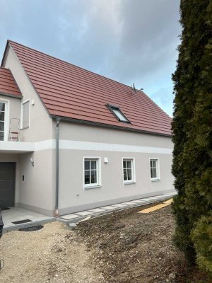 Schöne 5-Zimmer-Maisonette-Wohnung mit gehobener Innenausstattung mit Balkon in Villenbach