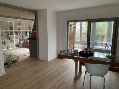 Stilvolle, moderne 4-Zimmer Hochparterre Wohnung mit Kamin, wunderschönem Wintergarten und Balkon