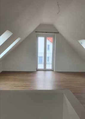 Helle Dachgeschosswohnung mit Galerie und Balkon