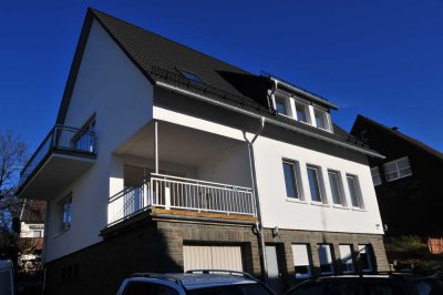 Großzügige und helle EG Wohnung nach Kernsanierung mit Garten in 2-Familienhaus