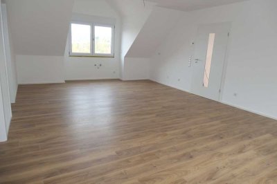 Erstbezug-Neubau! Helle 4-Zimmer Dachgeschosswohnung mit Balkon und Garage! Ruhige Lage!