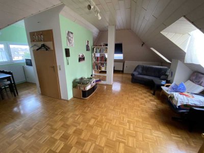 Attraktives 1-Zimmer-DG-Apartment in Düsseldorf-Hellerhof