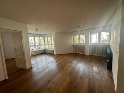 Modernes 2,5-Zimmer-Apartment mit großem Wohnbereich und Tiefgaragenstellplatz in Ulm