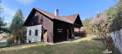 Idyllisches Wohnhaus auf großem Grundstück (ca.1850m²) vermittelt Urlaubsfeeling –Waldrandlage!