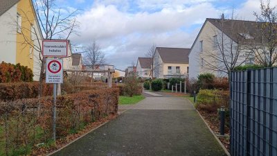 Neuwertiges RMH mit Terrasse, Garten und zwei überdachten Parkhausstellplätzen in MA-Waldhof