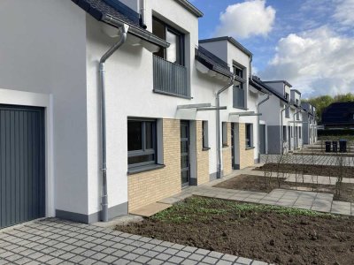 Dieses Jahr einziehen: Wohnen in idyllischer Feldrandlage in Ihrem eigenen Doppelhaus