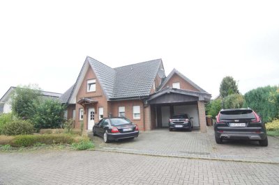 Großzügiges Einfamilienhaus mit Garten +Garage + extra Stellplatz für PKW oder Wohnmobil in Löningen