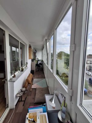 Stilvolle 4-Raum-Wohnung mit Balkon und Einbauküche in Wolfsburg
