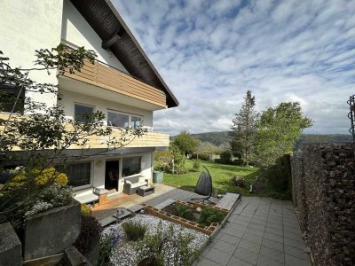 Schicke Dachgeschosswohnung mit tollem Aussichtsbalkon