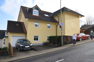 Exklusive, gepflegte 3-Raum-EG-Wohnung mit Balkon in Overath