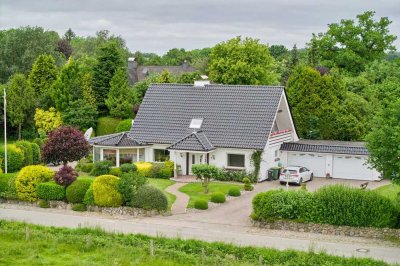 Familienfreundliches Einfamilienhaus mit Wintergarten, Sauna & Kamin