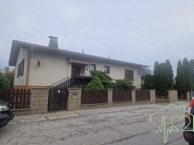 Netter Familien-Bungalow in ruhiger Lage mit großem Garten und überdachter Terrasse