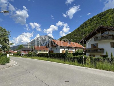 "Naturverbundenes Wohnen: Ein Zuhause mit Blick auf die Berge"