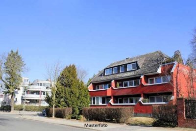 Mehrfamilienhaus mit 6 Wohnungen, Garage und Hofgebäude